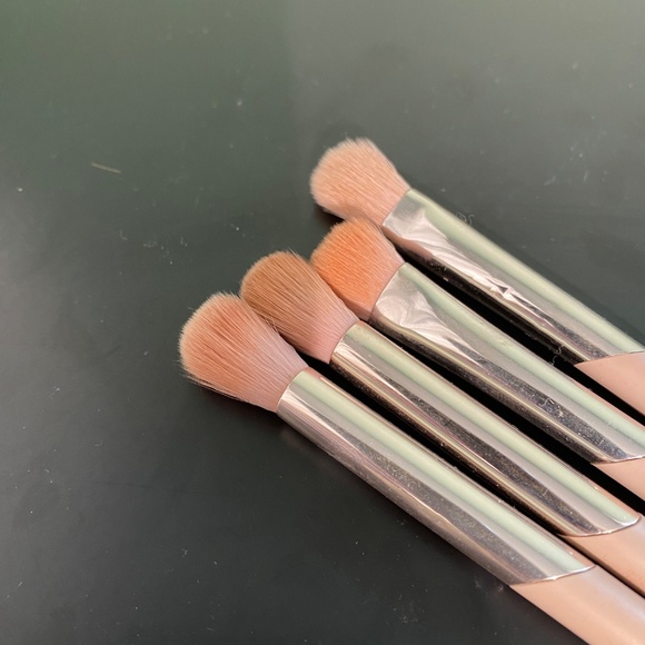 Fenty eyeshadow brushes - Picture 4 of 5